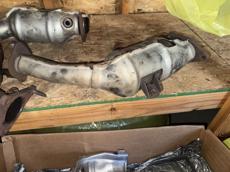 CONVERTIDOR CATALÍTICO COMPLETO INFINITI Q50 3.0T USADO Foto 4 de 4