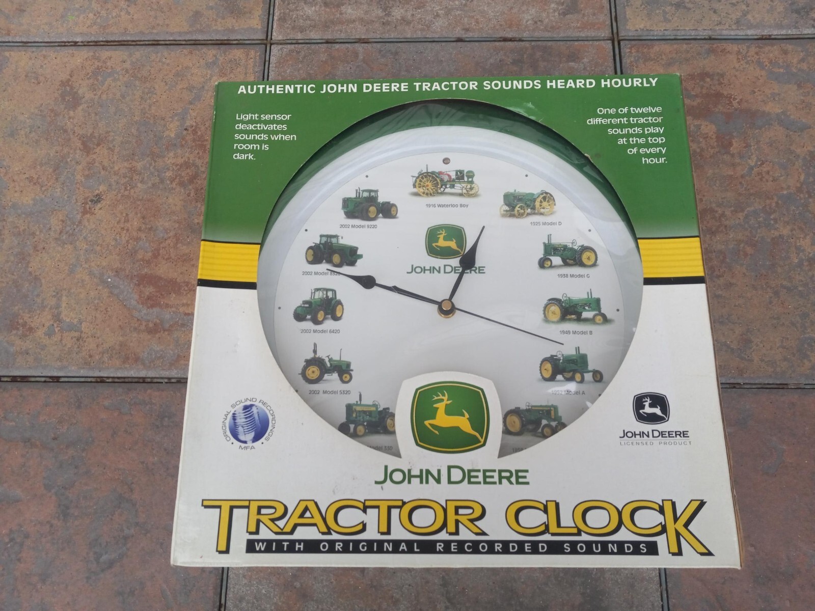 JOHN DEERE Tractor Clock With Authentic Tractor Sounds NEW In Box Round