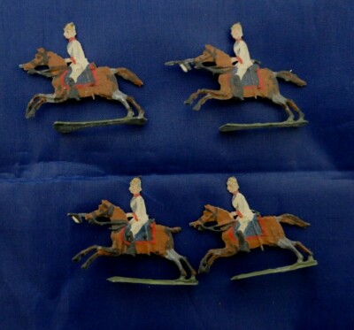 Plats d'étain 12 soldats + 1 mur - Flat tin Zinnfiguren