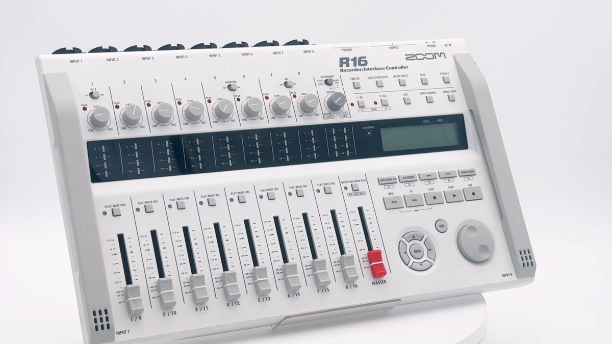 配信機器・PA機器・レコーディング機器 ZOOM R16 recorder:interface:controller Zoom R16 16-track SD Recorder / Interface / Controller | Sweetwater
