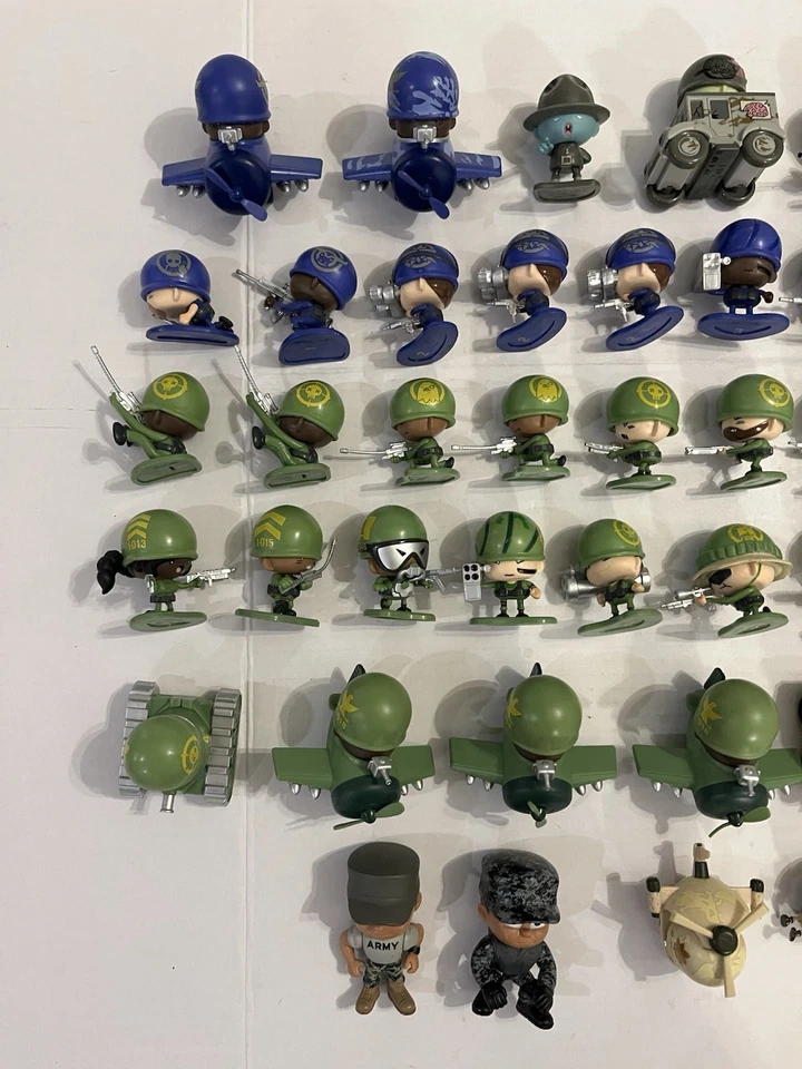 50 MGA Impresionante Lote de Figuras LITTLE GREEN MEN AVIONES TANSKL VERDE AZUL ZOMIBE BRONCEADO Foto 2 de 4