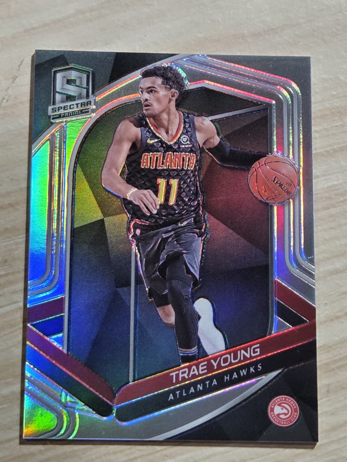 2019-20 Panini Spectra Variation Trae Young #5 Silver Prizm Black Jersey