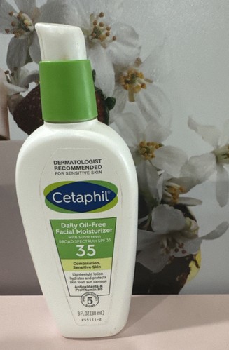 Face Moisturizer, Daily Oil Free Facial Moisturizer with SPF 35, for Dry or Oily