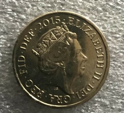 イギリス　1ポンド ピエフォー　2015年 COLLECTIBLE 2015 ONE POUND COIN, ROYAL ARMS UNICORN & CROWNED LION