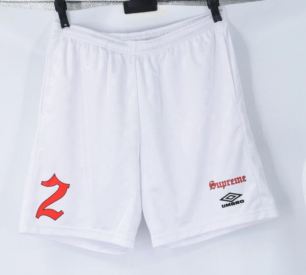 Short de football SUPREME x UMBRO neuf avec étiquettes !! Grand homme blanc SS22