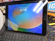 APPLE IPAD 8TH GENERATION 11" SCREEN US CELLULAR DATA 32GB W/ KEYBOARD