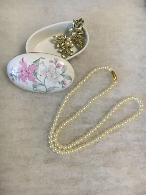 Estate Find PRIMA Otagiri Japan Trinket Box W/ Bonus Faux Pearl Necklace Set