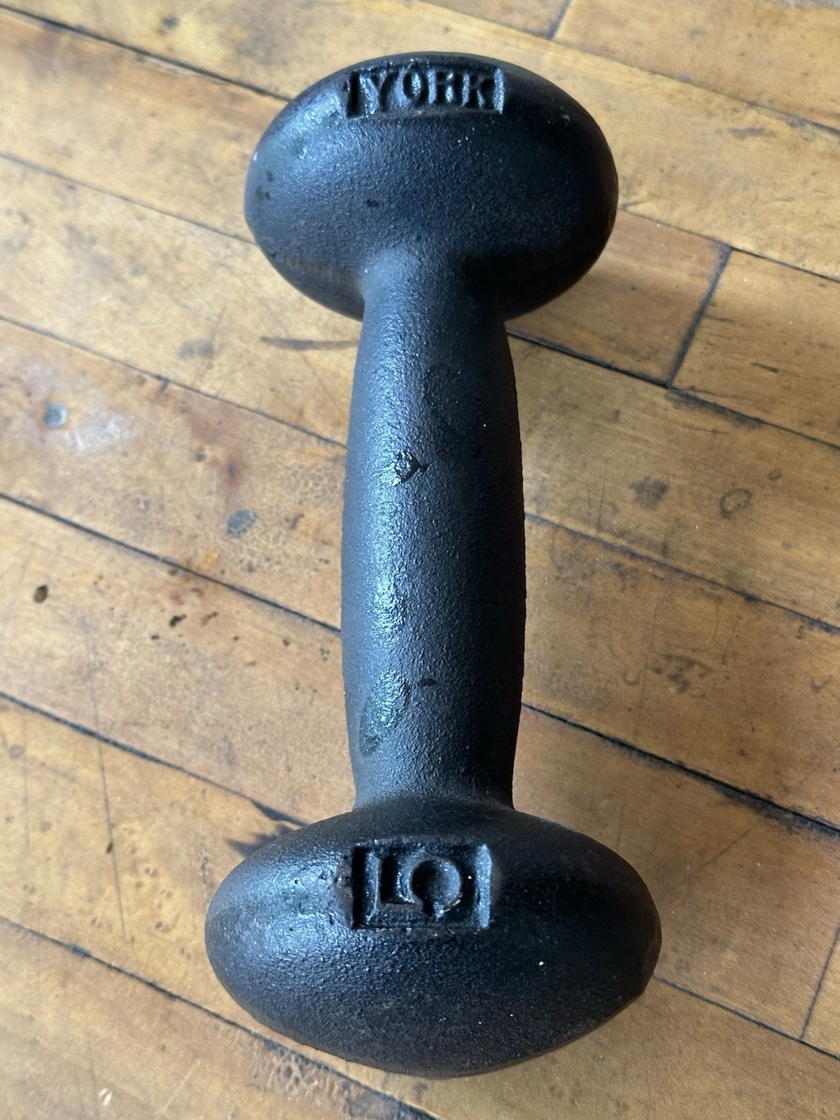 VINTAGE YORK 5 POUND CAST IRON ROUNDHEAD DUMBBELL W/ FLAT REST