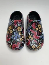 NIB Totes Women’s Clogs Floral Pattern Size 7