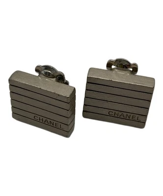 Boucles d'oreilles clips carrées CHANEL 99A métal argenté logo CC accessoires... - Photo 1/4