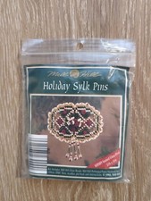 Mill Hill Holiday Sylk Pins Stained Glass Oval Ornament Pin Christmas Vtg MHSR9