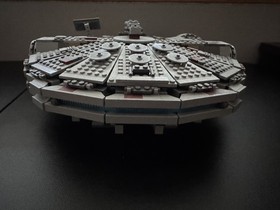 Lego Star Wars Millennium Falcon 75105  with only 4 mini figures build complete 