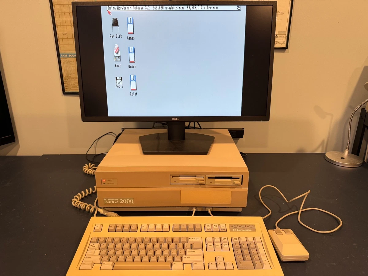 Preços baixos em Commodore Amiga 2000 Computadores e mainframe