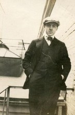 Q955 Vtg Photo MAN IN SUIT TIE NEWSBOY CAP ON BALCONY c Early 1900's