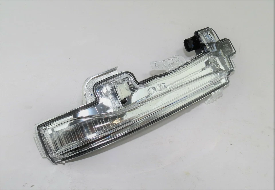 Fits Volvo S60 V60 (11-18) Right Side LED indicator Lens on Door Mirror 31402416 - Image 3 of 4
