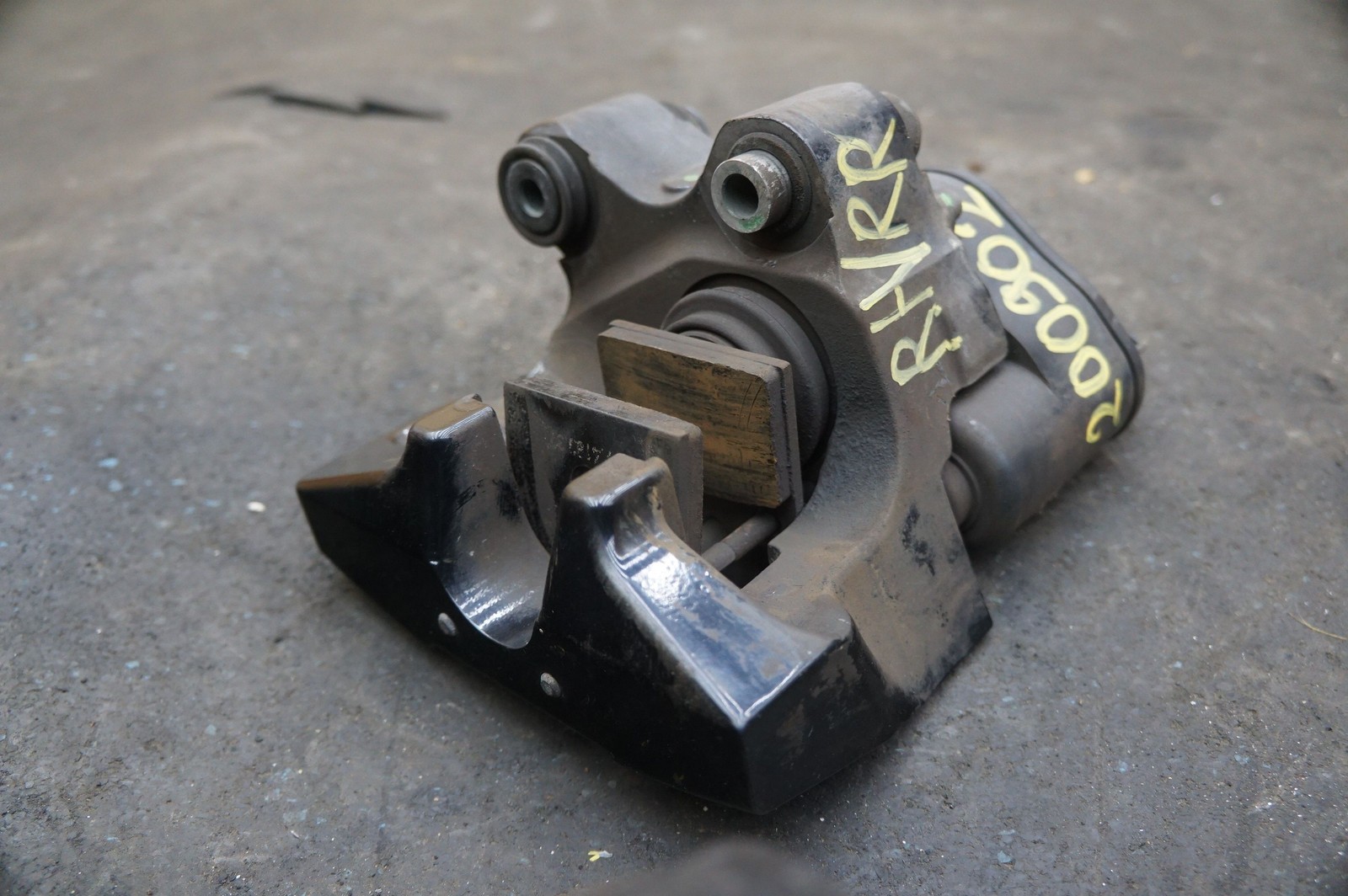 Rear Right Parking Brake Caliper AD43-2K327-BA OEM Aston Martin Rapide 2010