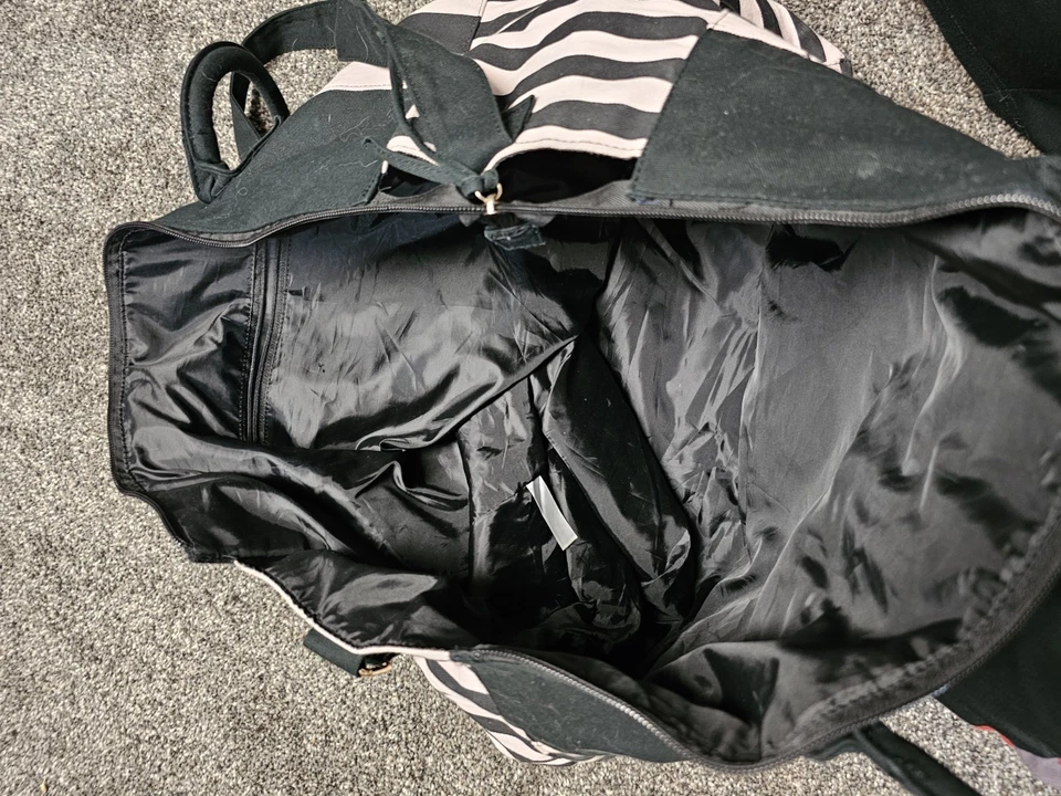 Bolso de Mano Victoria's Secret de Lona a Rayas con Asas Foto 2 de 2