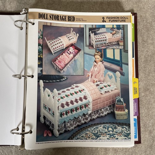 Annie's Attic International Plastic Canvas Club Binder With 124 Patterns - Bild 3 von 24