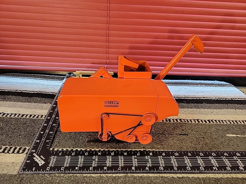 Allis Chalmers All Crop Harvester 1/20? Pressed Steel Farm Imp Replica By Benge - Image 3 of 4