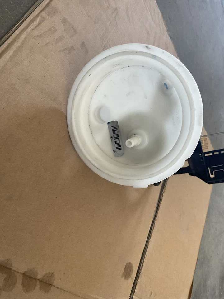 06-10 Filtro de combustible BMW 525i 528i 530i 550i con regulador de presión 16117373514 Foto 3 de 4