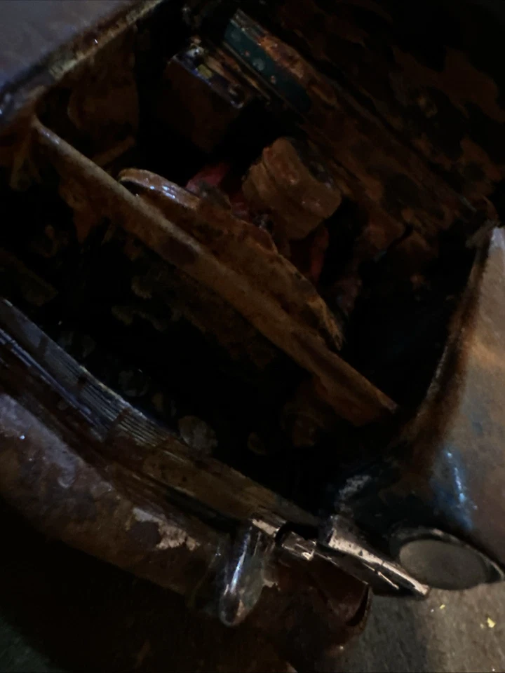 1956 Chevrolet Convertible - Barn Find Cars - 1:24 DIECAST - Franklin Mint - Image 3 of 4