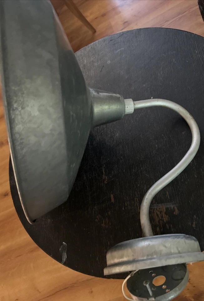 "Colgante de luz de estaño galvanizado industrial grande 15,5"" Ac. "20"" de arriba a abajo" Foto 2 de 4