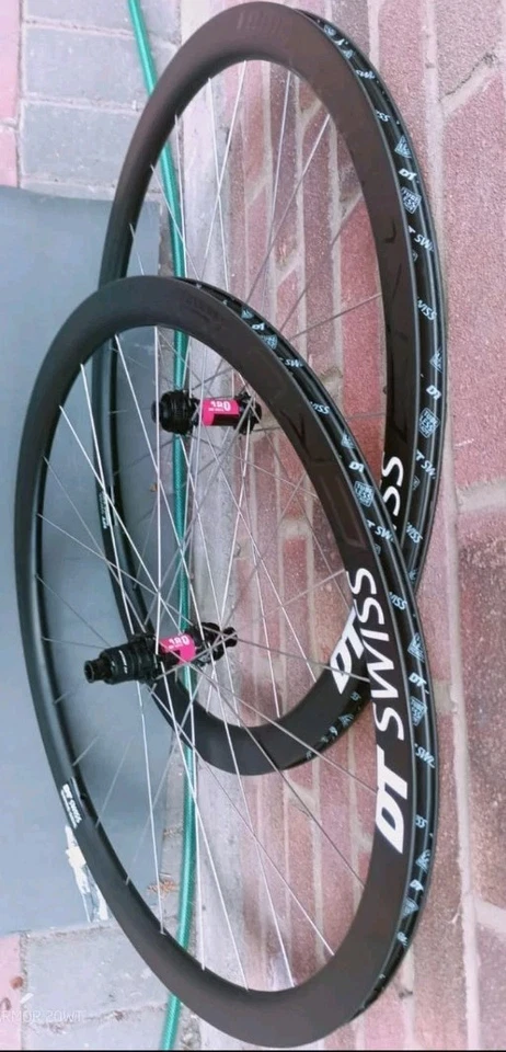 Juego de ruedas de carbono DT Swiss ERC 1100 Dicut® DB DT 180 SiNC 11/12s EXP bujes 1532 g Foto 2 de 4