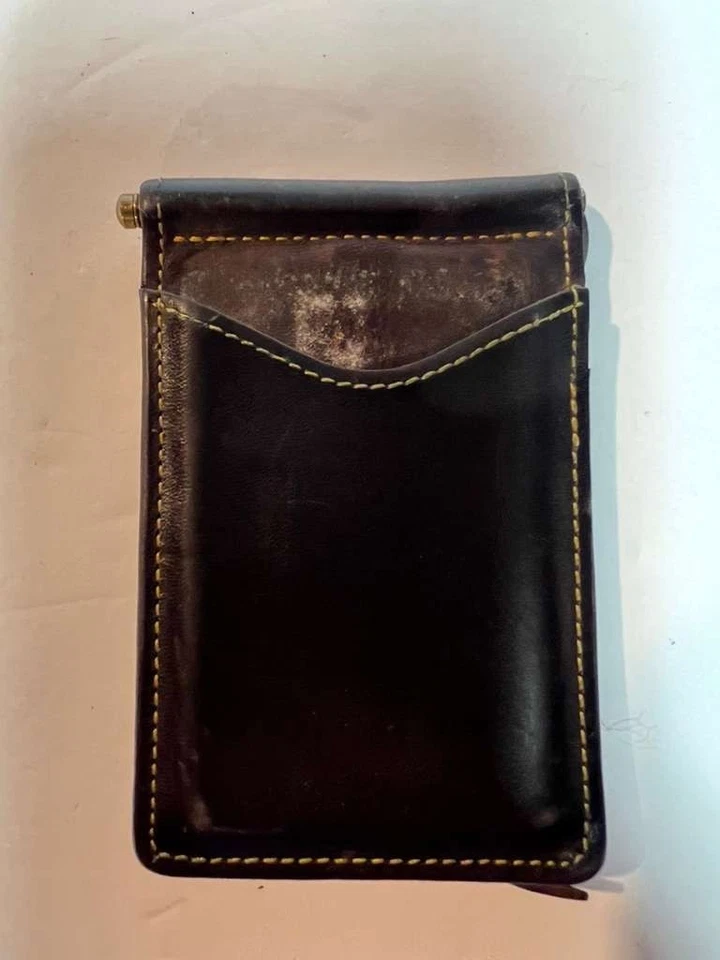 Carteira/clipe de dinheiro Palm West Saddle marrom bloco com emblema de metal veado - Imagem 2 de 3