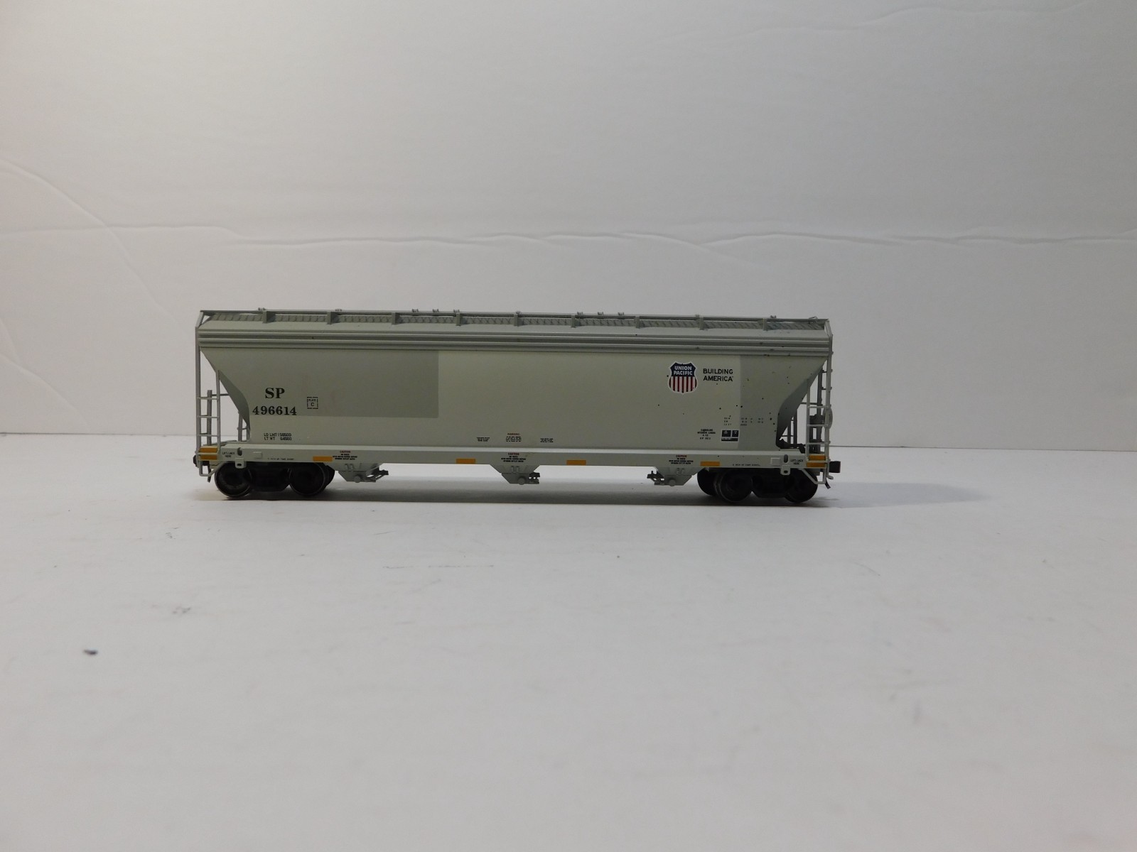 Atlas 20 006 947 HO Scale ACF 4650 Center Flow Union Pacific #496614