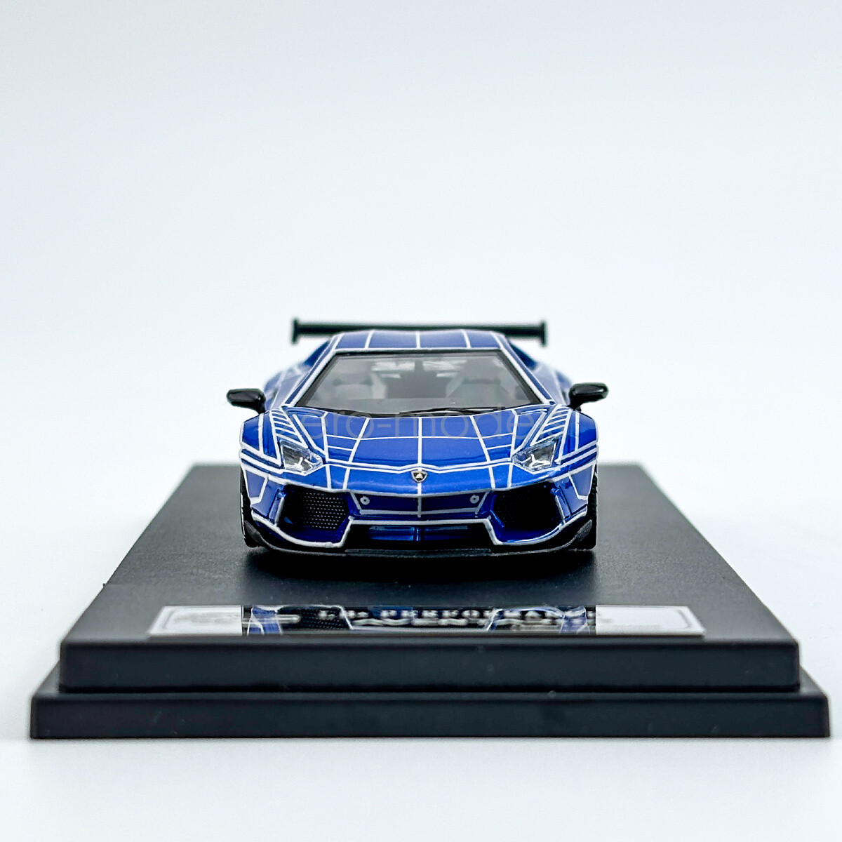 For King 1:64 Scale Luminous Blue Aventador LP700 LBWK Sport For King 1:64 Scale Luminous Blue Aventador LP700 LBWK Sport
