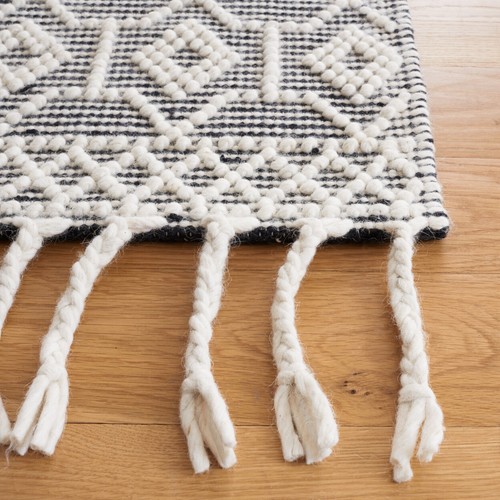 SAFAVIEH Natura NAT341A Handwoven Ivory / Black Rug - Picture 7 of 17