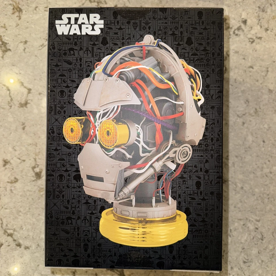 Casco Disney Parks D23 Expo Star Wars Galactic Archive C-3PO ¡Nuevo Sellado! Foto 2 de 4