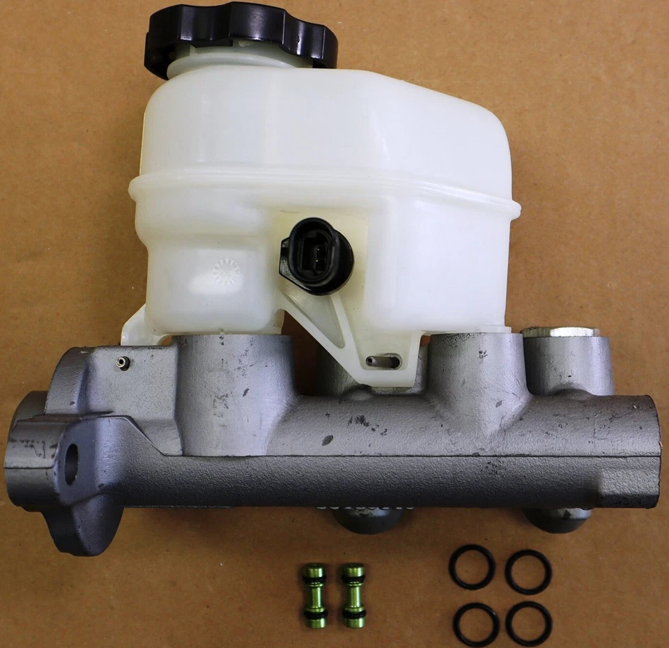 Cilindro maestro de freno GM 18029914 92-99 Buick Regal y Oldsmobile Cutlass OEM Foto 2 de 4