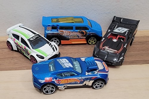 4pcs Mix Of HOT WHEELS TREASURE HUNT DIECAST 1/64,LOOSE,USED
