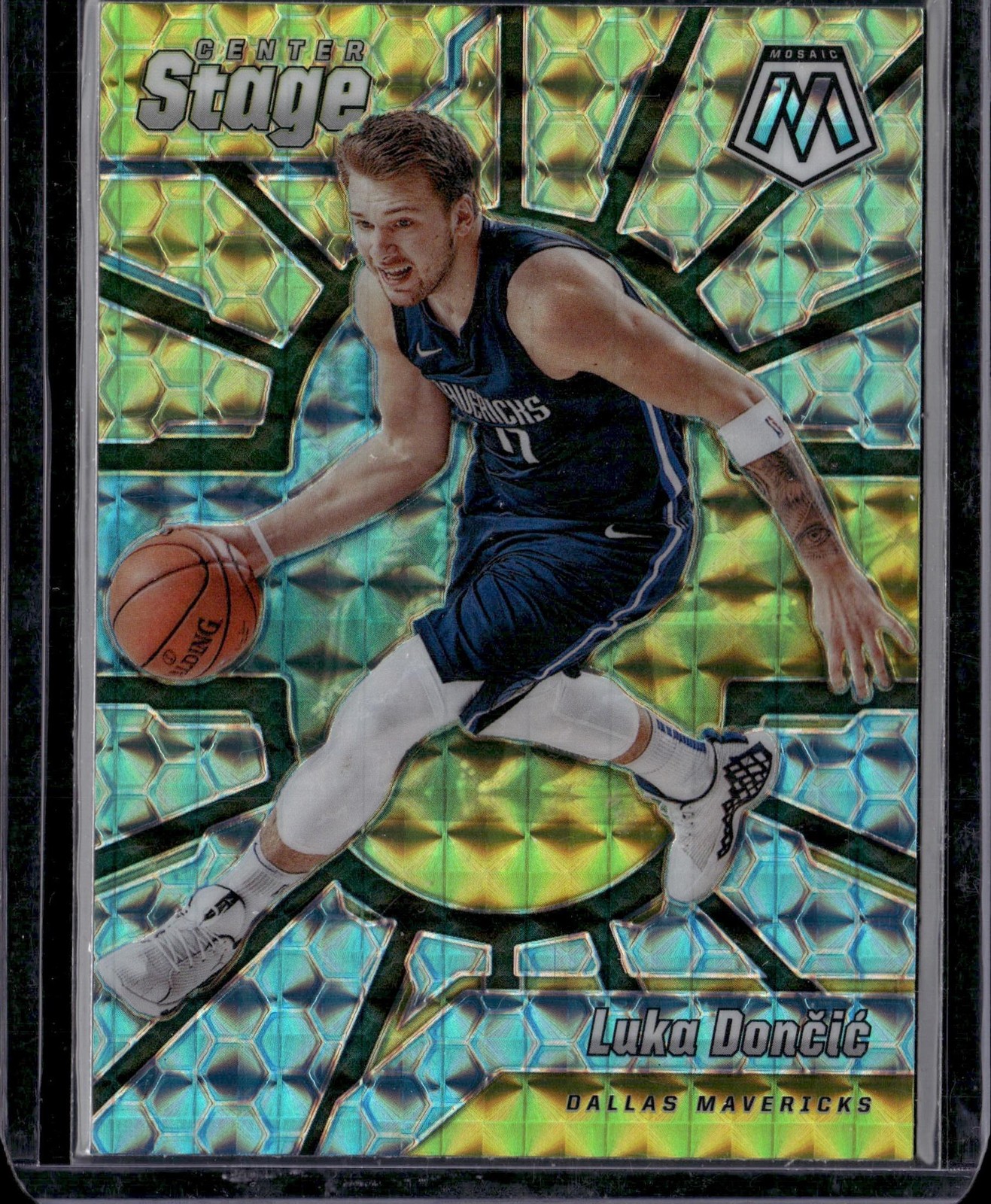 2019-20 Panini Mosaic #17 Luka Doncic Center Stage Pal's Sports Cards