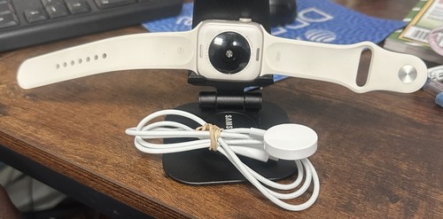 APPLE WATCH SE (GEN 2) 44 MM STARLIGHT | GPS + CELLULAIRE | M/L | UTILISÉE PENDANT 2 MOIS - Photo 2 sur 3