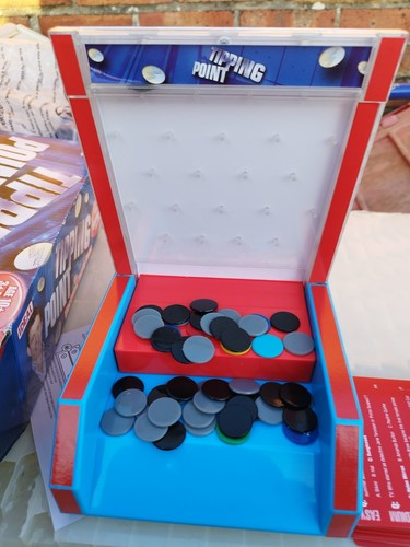 Tipping Point TV Show Game by IDEAL Fun Family Quiz Challenge for All Ages - Picture 2 of 5