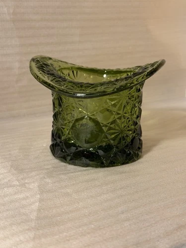 Vintage Fenton Glass Daisy & Button Top Hat in Emerald Green