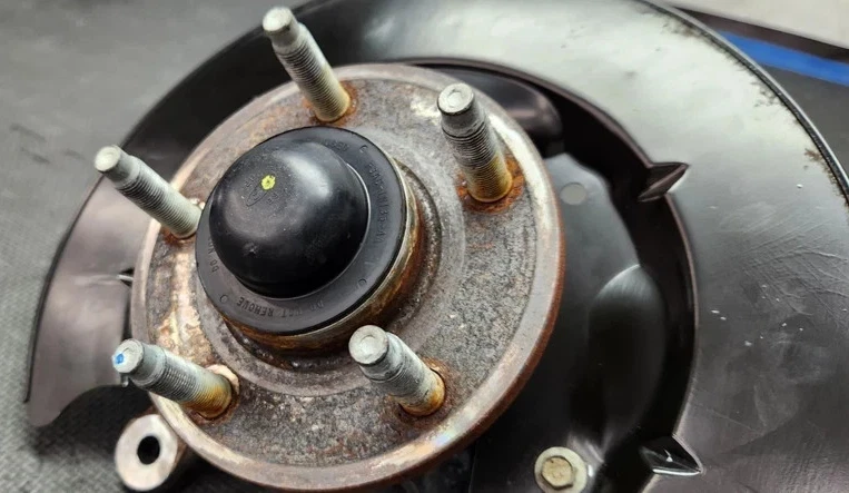 1996-2004 Ford Mustang Right Front Passenger Driver Spindle Knuckle OEM — 第 2/4 张图片