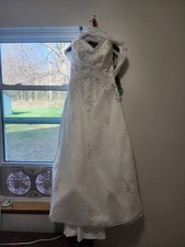 Elegant White Wedding Dress with Intricate Beading and Long Train Size 10      