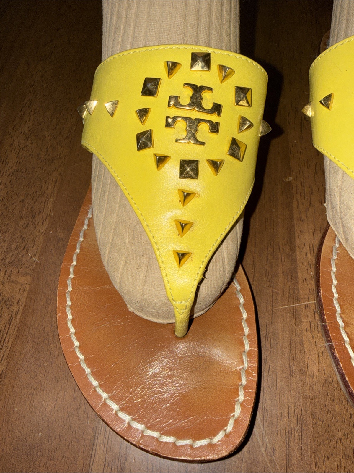 Tory Burch Yellow Leather Studded Thong Slide Sandals Flats Logo Cutout Women 7 thumbnail 4