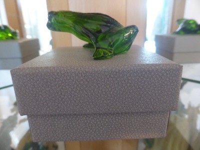 Lalique grüner springender Frosch - Grenouille Vert - Kristallglas Figur neu im Karton