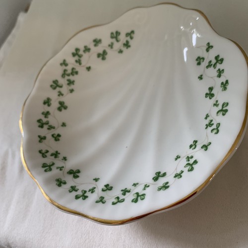 Royal Tara Porcelain Shamrock Shell Trinket Dish 4.5” Dia - Picture 2 of 6