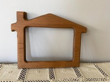 NEUF : Cadre ancien en bois "FORME MAISON" pour point X - 8-1/2" de haut par 11" de large