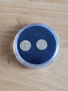 Two (2) Vintage Mini Gold Souvenir Lincoln Penny 1909 1982 (MAY BE 14K)