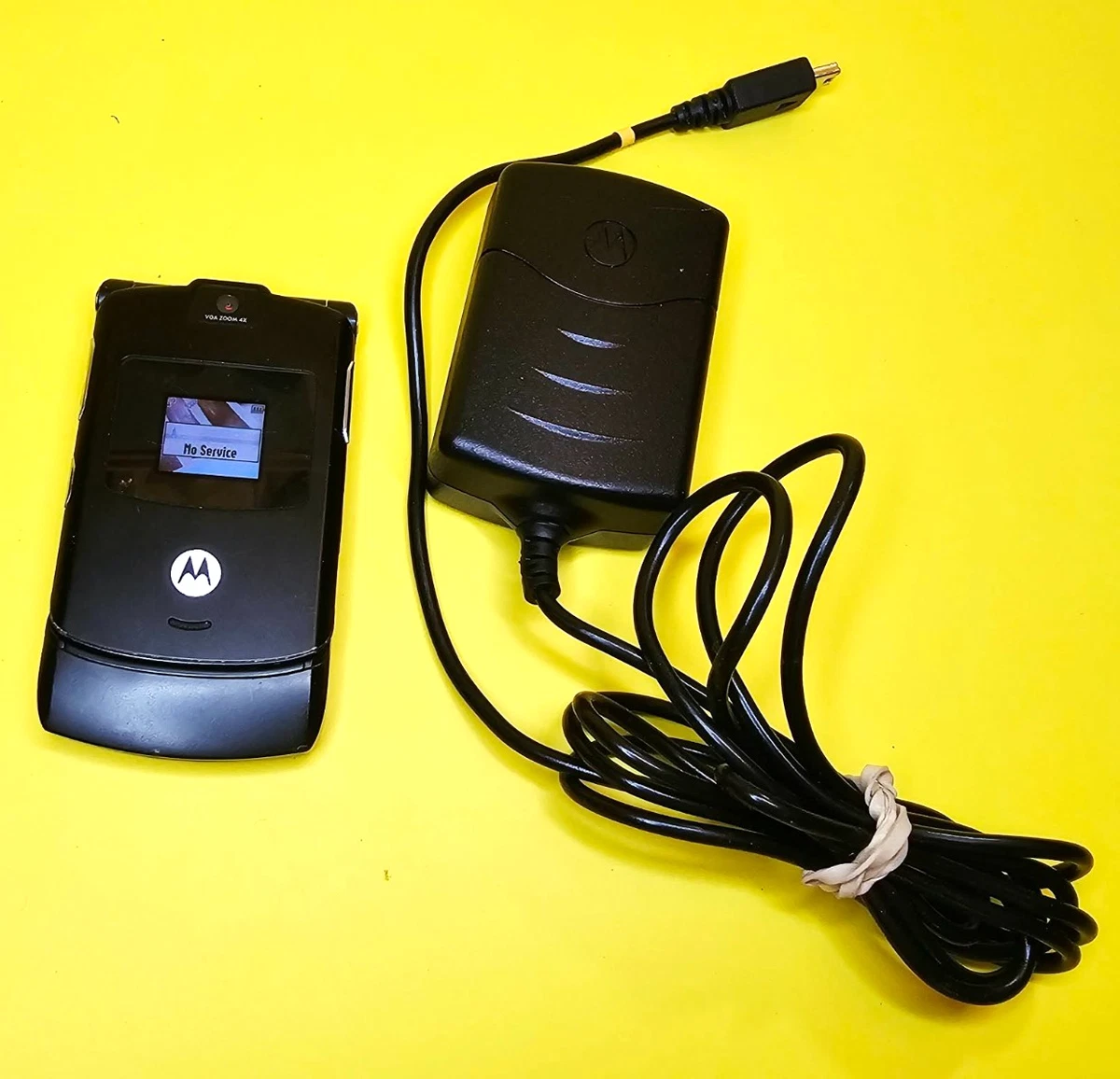 Motorola RAZR V3 Less Than 4 in Screen 5.5 MB Cell Phones
