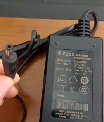 Click CPS0250002 54V 0.45A AC-Adapter-Netzteil-Ladegerät