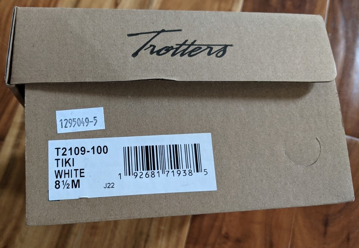 New In Box Women's Trotters Tiki White Sandals 8.5 M | eBay