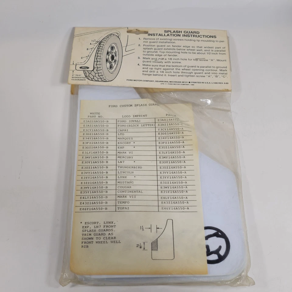 Paquete de 2 protectores contra salpicaduras de rueda vintage Ford Mercury LYNX OEM blancos (nuevo stock antiguo) Foto 2 de 3