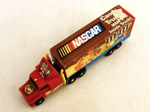 M&M's 18-Wheeler Race Car Hauler, NASCAR 2007 Collectible, #38 David Gilliand - Picture 6 of 10